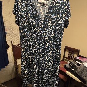 Lark & Ro Navy and White Midi Dress